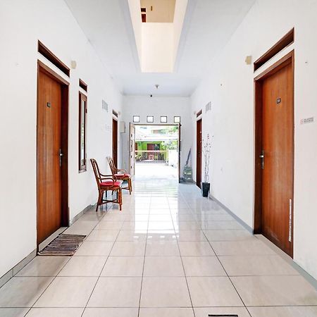 Oyo 1932 Srimahi Residence Бандунг Экстерьер фото
