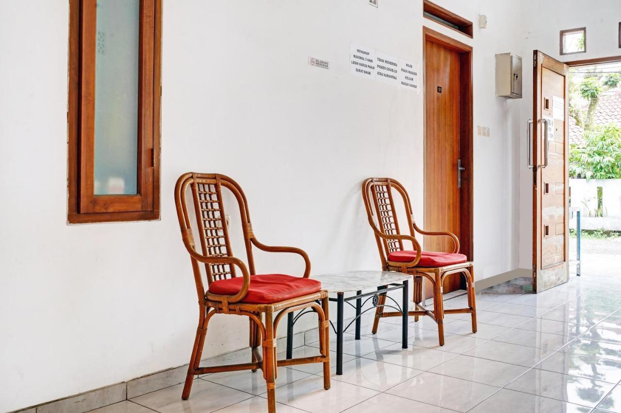 Oyo 1932 Srimahi Residence Бандунг Экстерьер фото